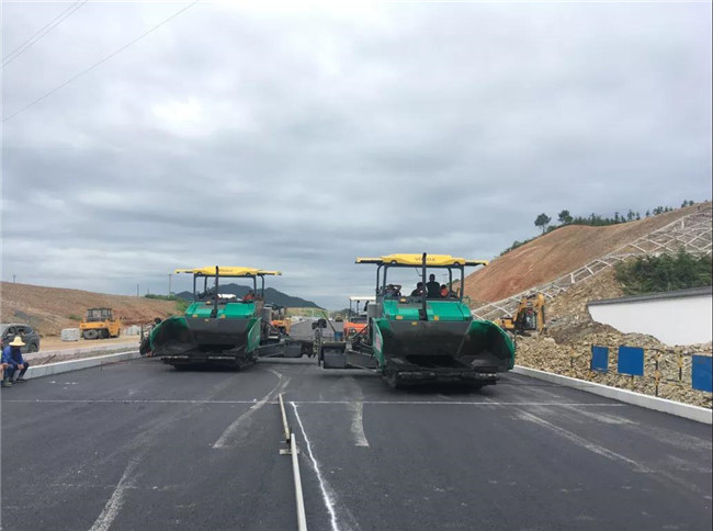 景德鎮(zhèn)這條道路進入瀝青攤鋪階段，機場直達景北高鐵站的“最后一公里”即將通車